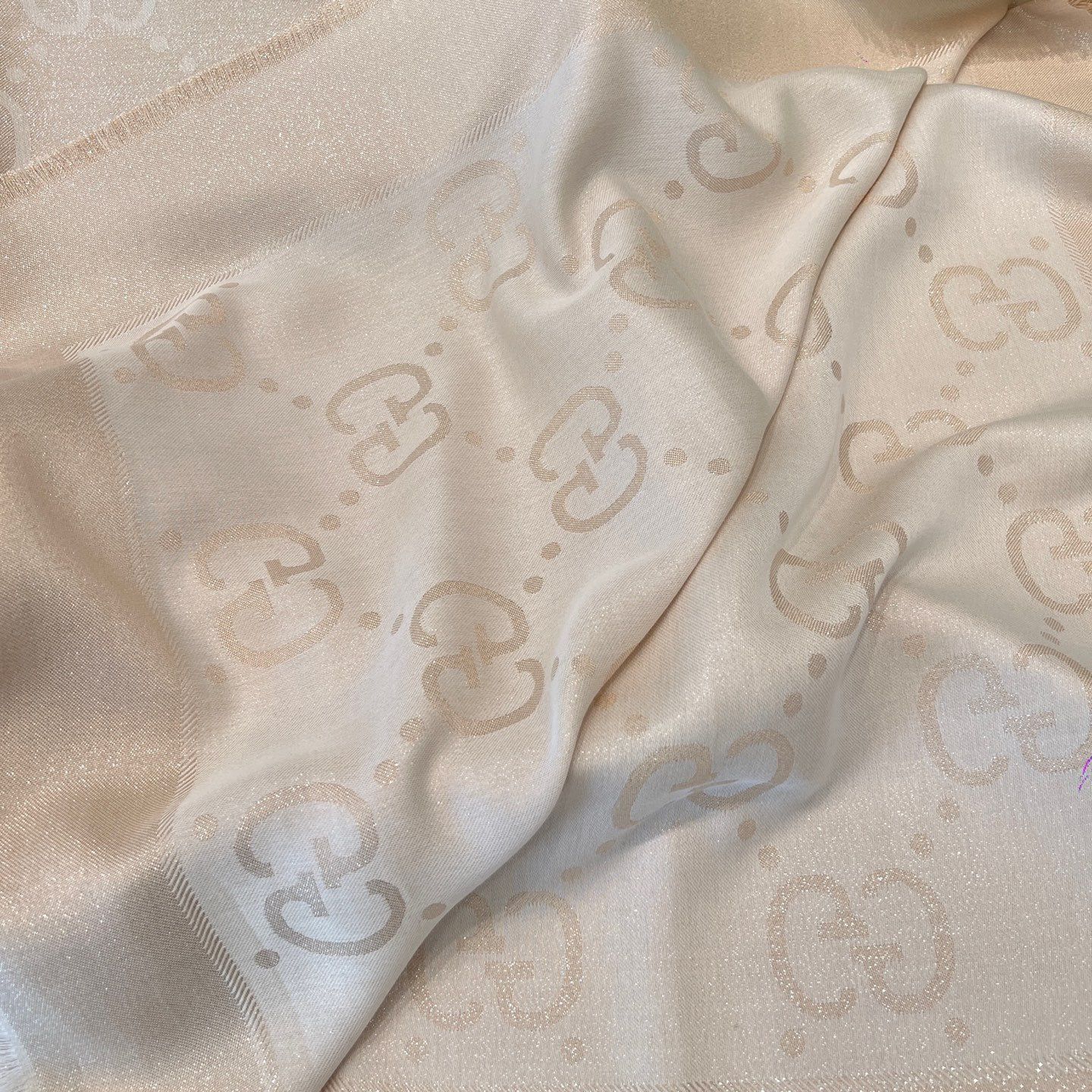 Shall scarf 140 x 140