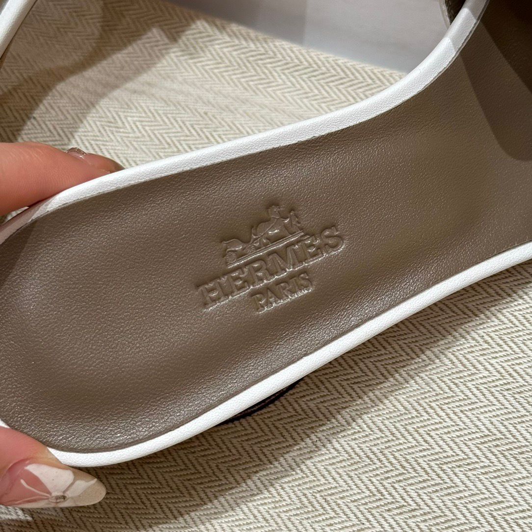 OASIS SANDAL