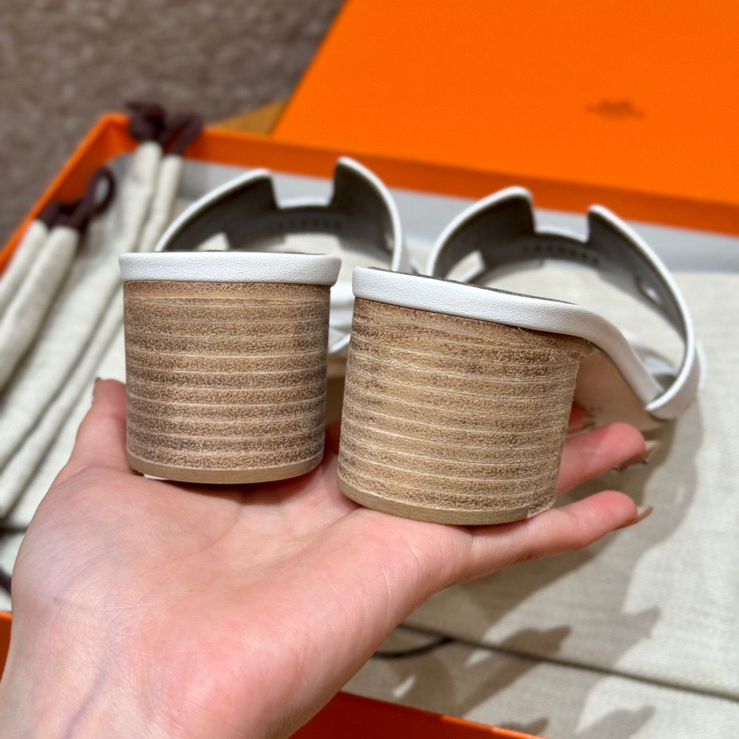 OASIS SANDAL