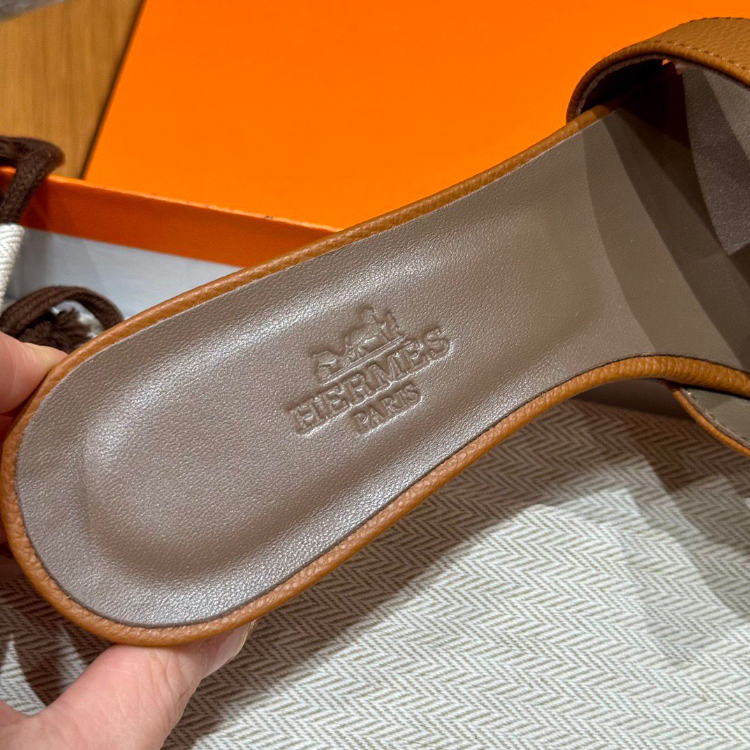 OASIS SANDAL