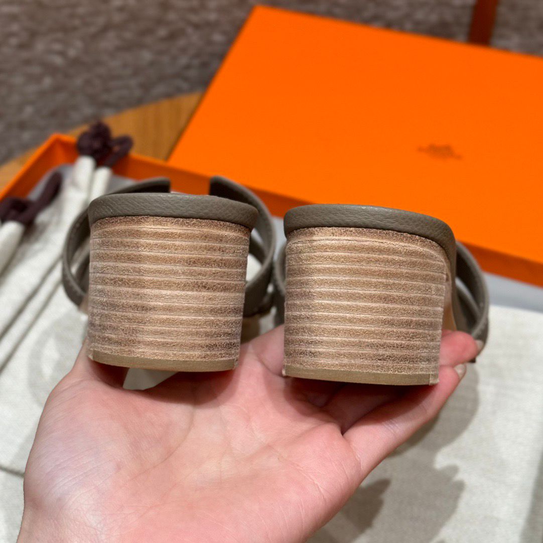 OASIS SANDAL