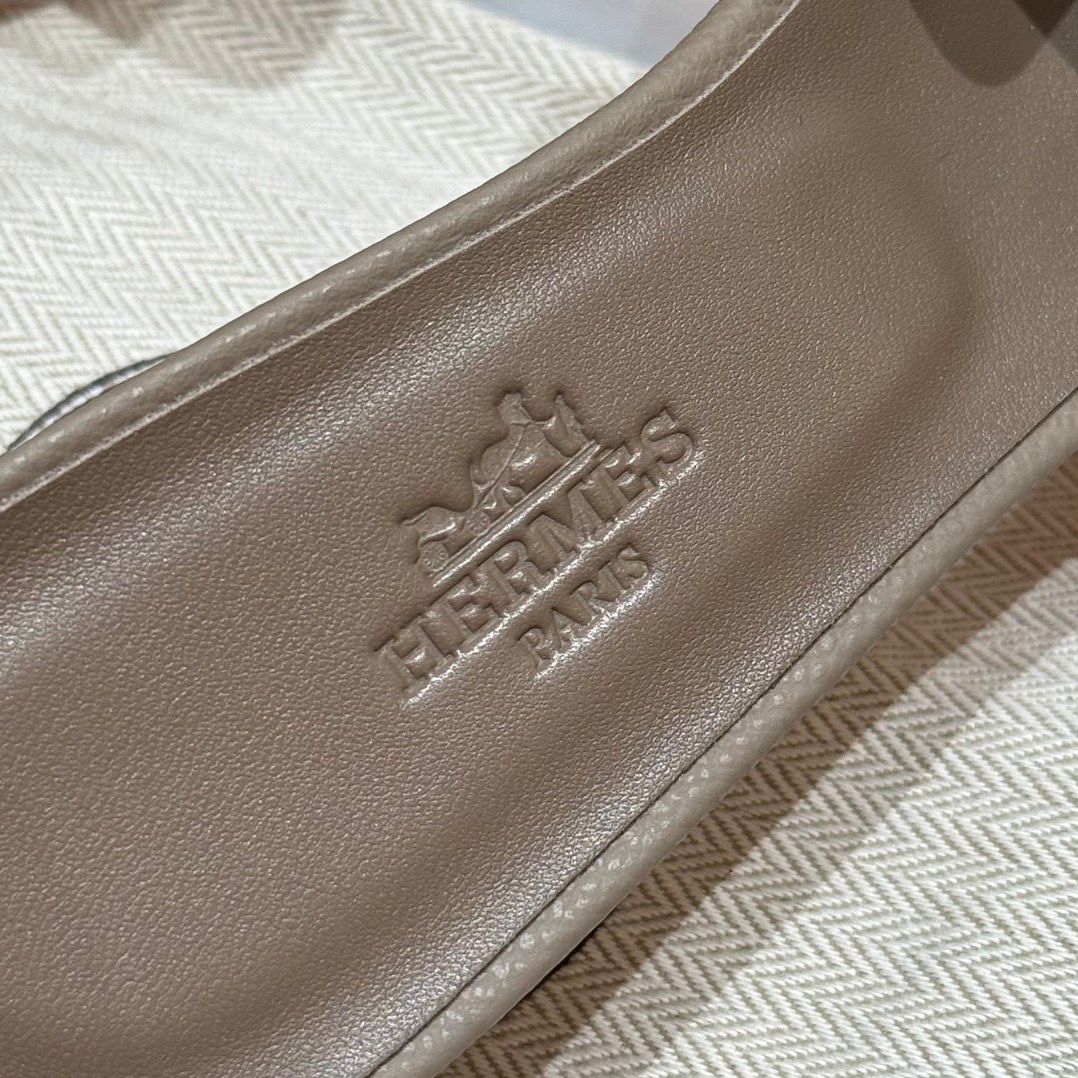 OASIS SANDAL