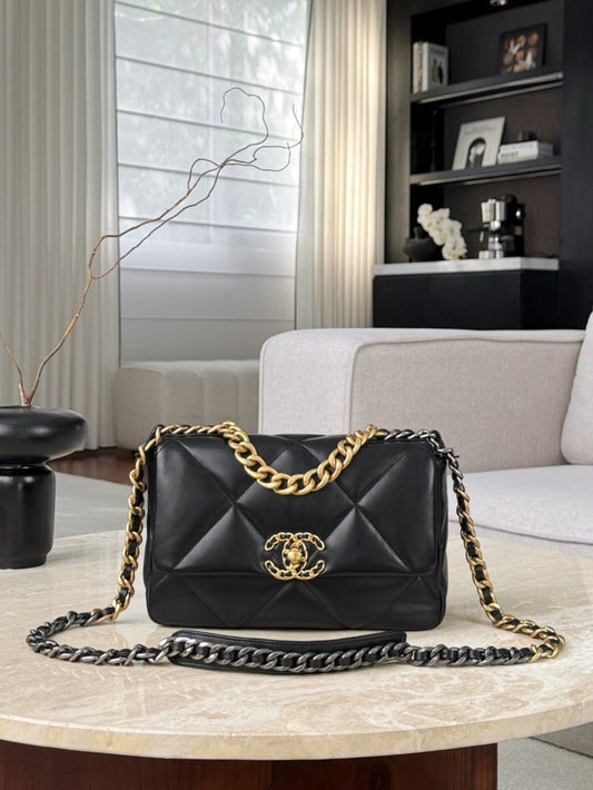 19 Flap Small Black