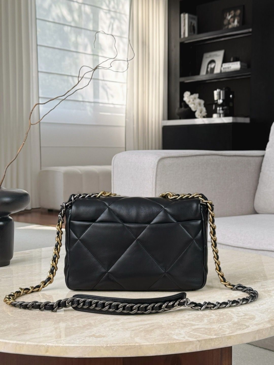 19 Flap Small Black