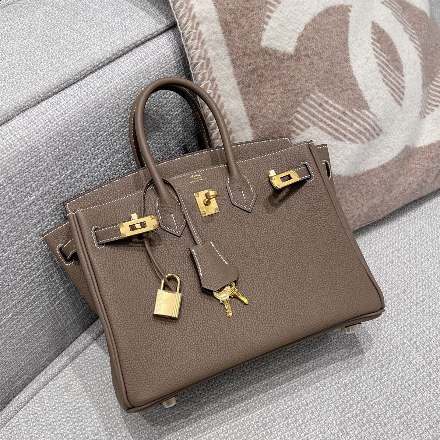 BK 25 Etoupe Gold hardware