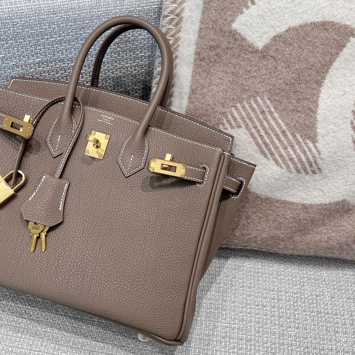 BK 25 Etoupe Gold hardware
