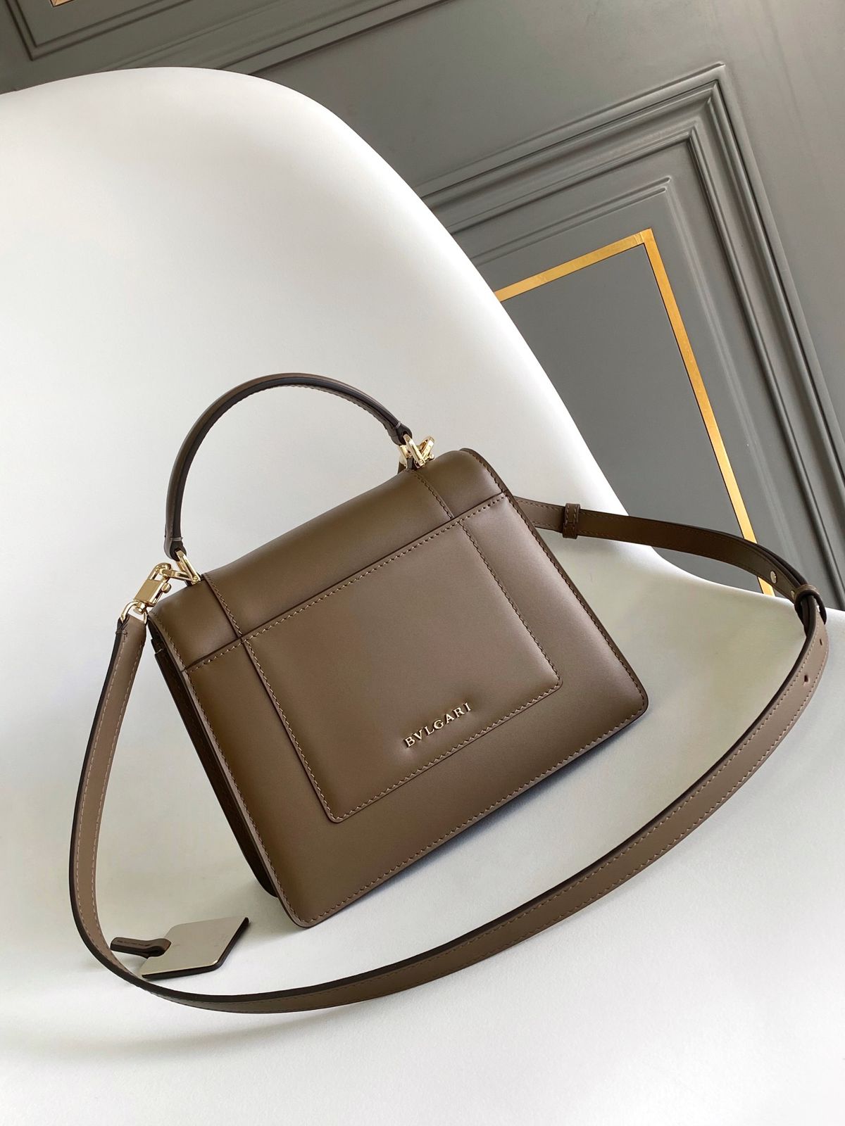 Medium Serpenti Forever Top-handle Bag in Leather