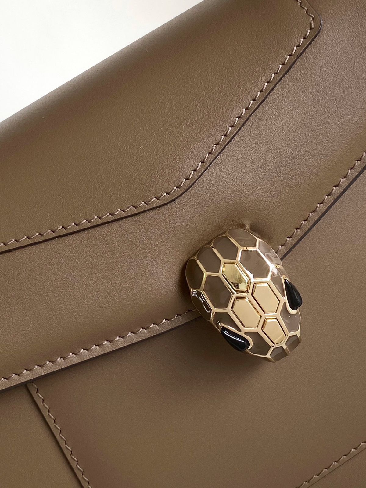Medium Serpenti Forever Top-handle Bag in Leather