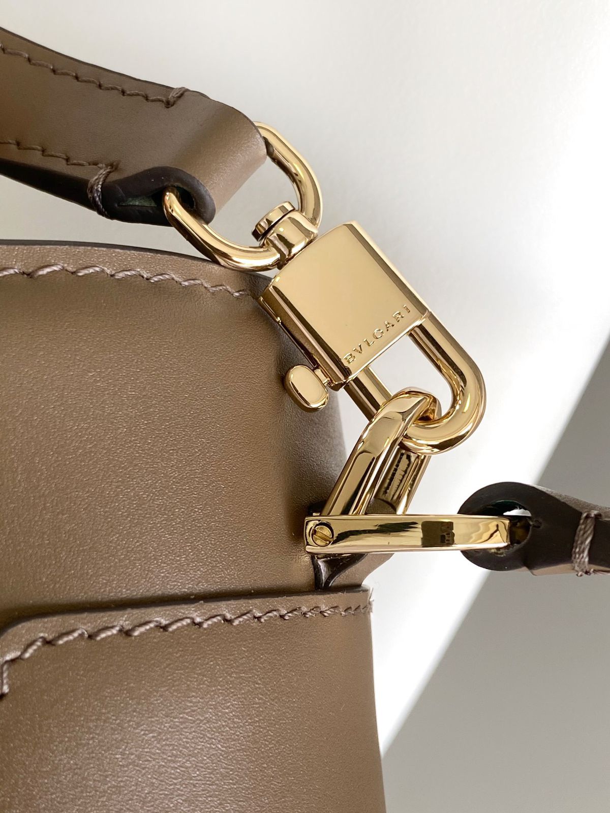 Medium Serpenti Forever Top-handle Bag in Leather