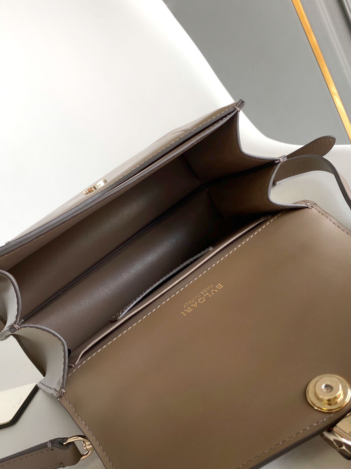 Medium Serpenti Forever Top-handle Bag in Leather