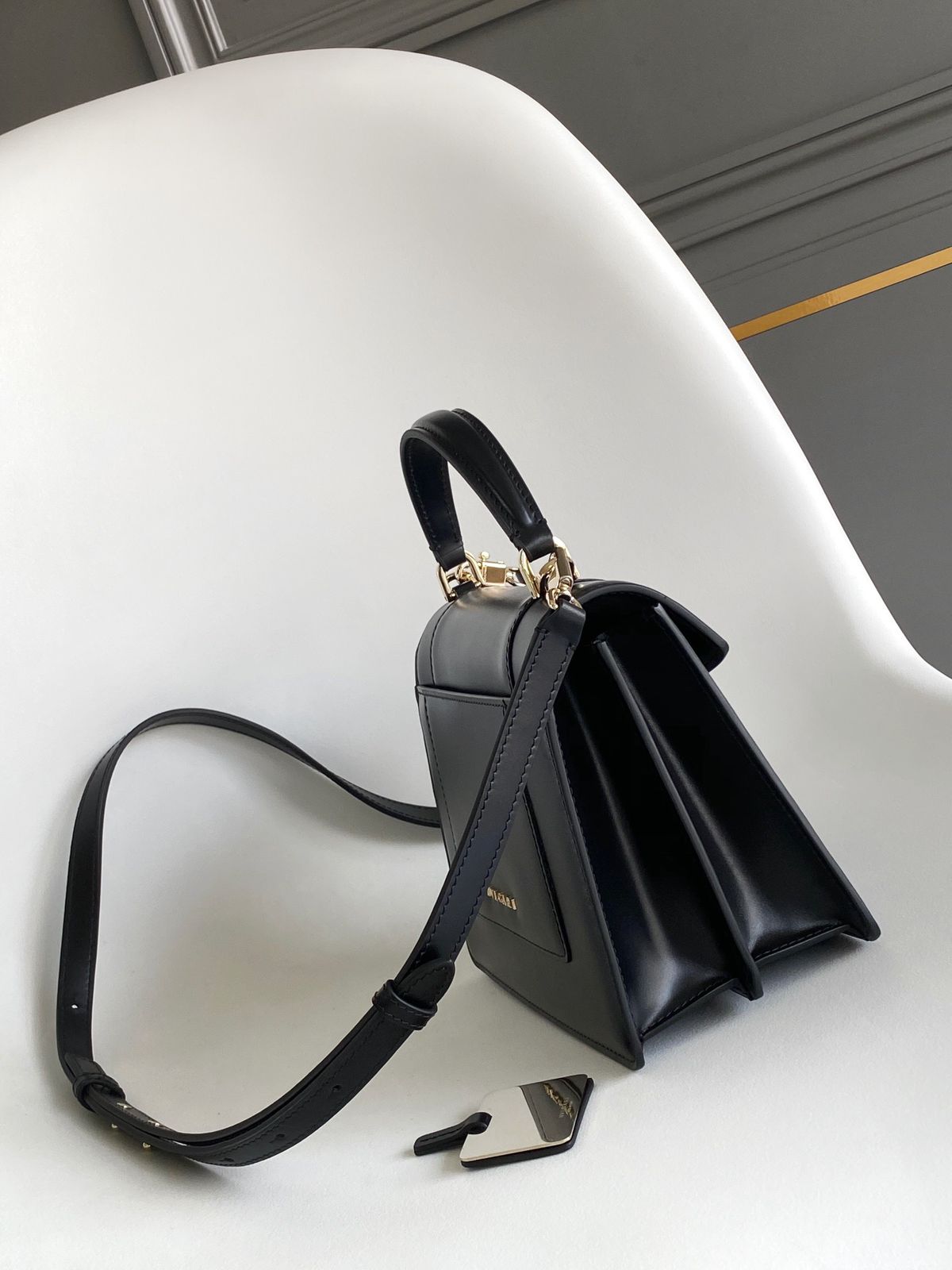 Medium Serpenti Forever Top-handle Bag in Leather