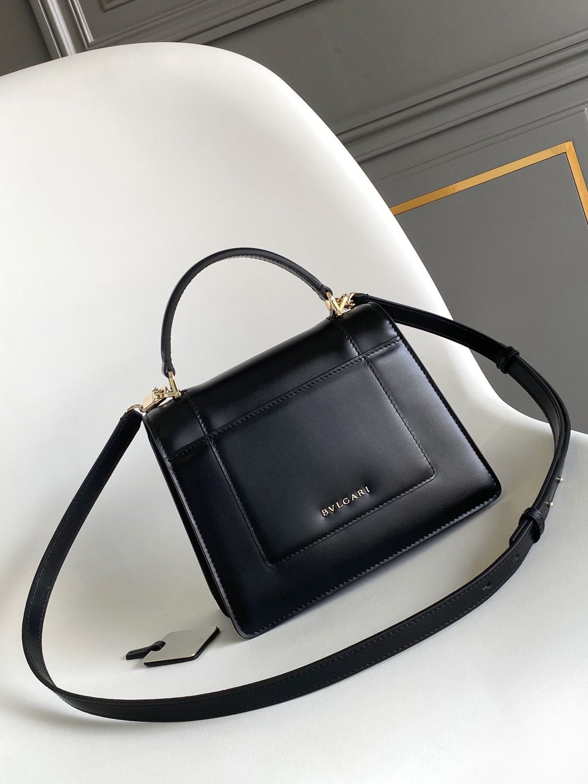 Medium Serpenti Forever Top-handle Bag in Leather