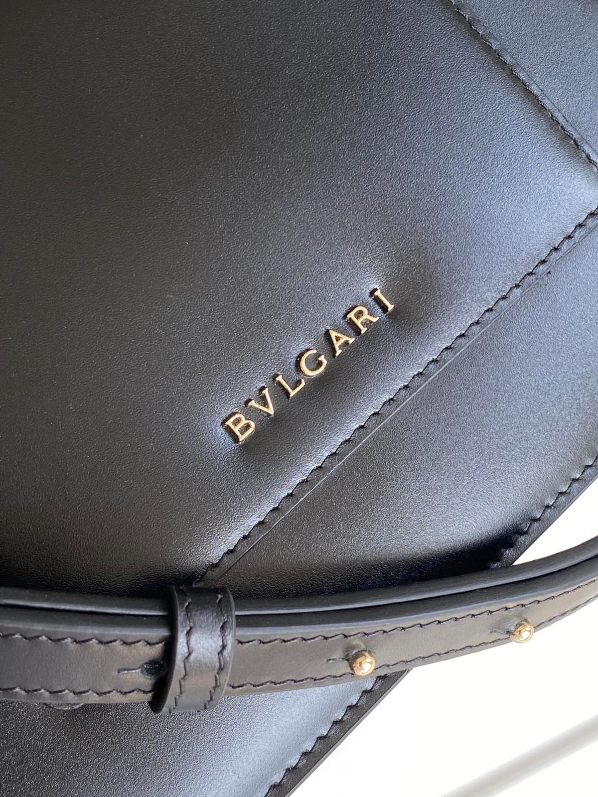 Medium Serpenti Forever Top-handle Bag in Leather
