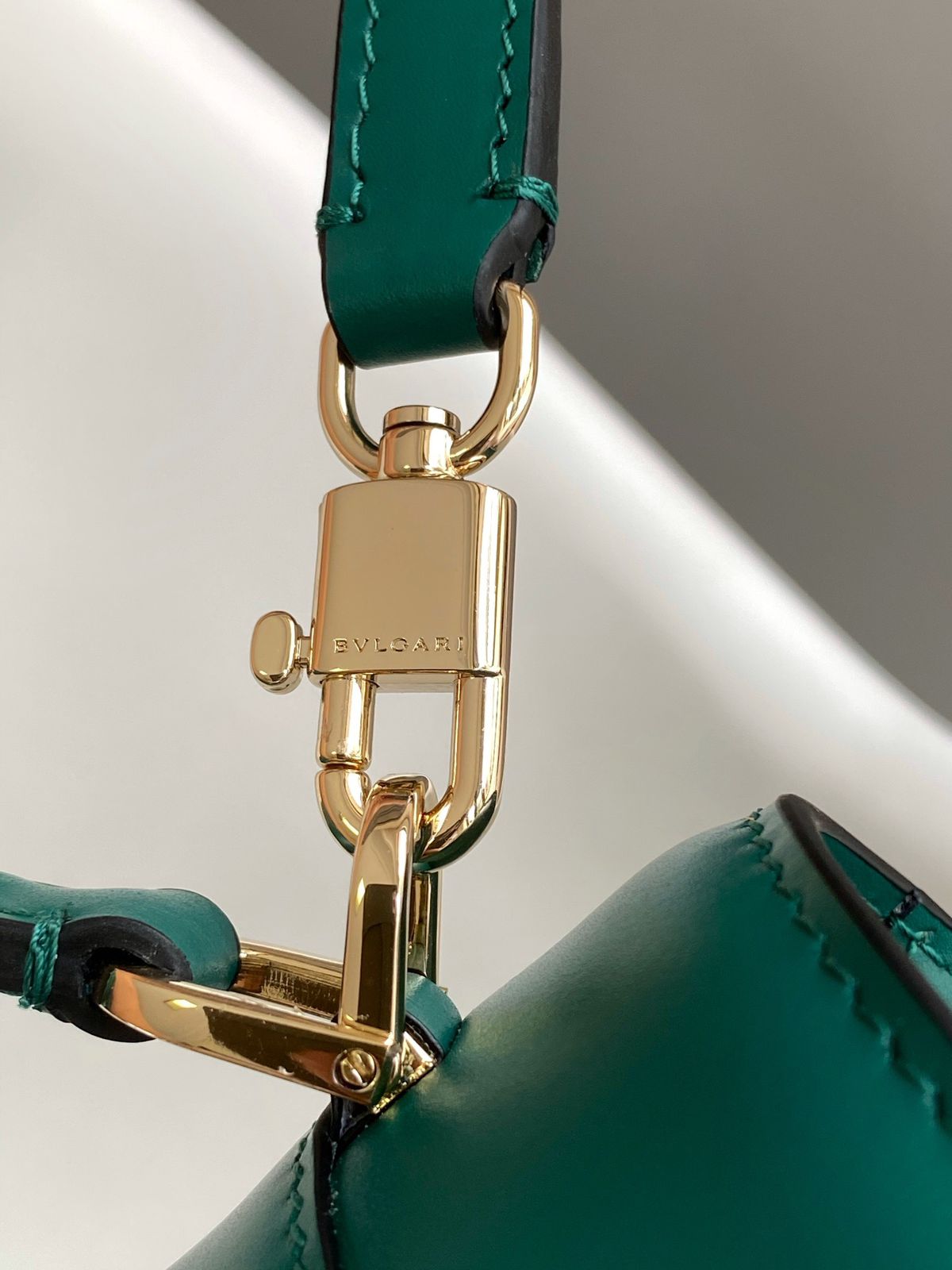 Medium Serpenti Forever Top-handle Bag in Leather
