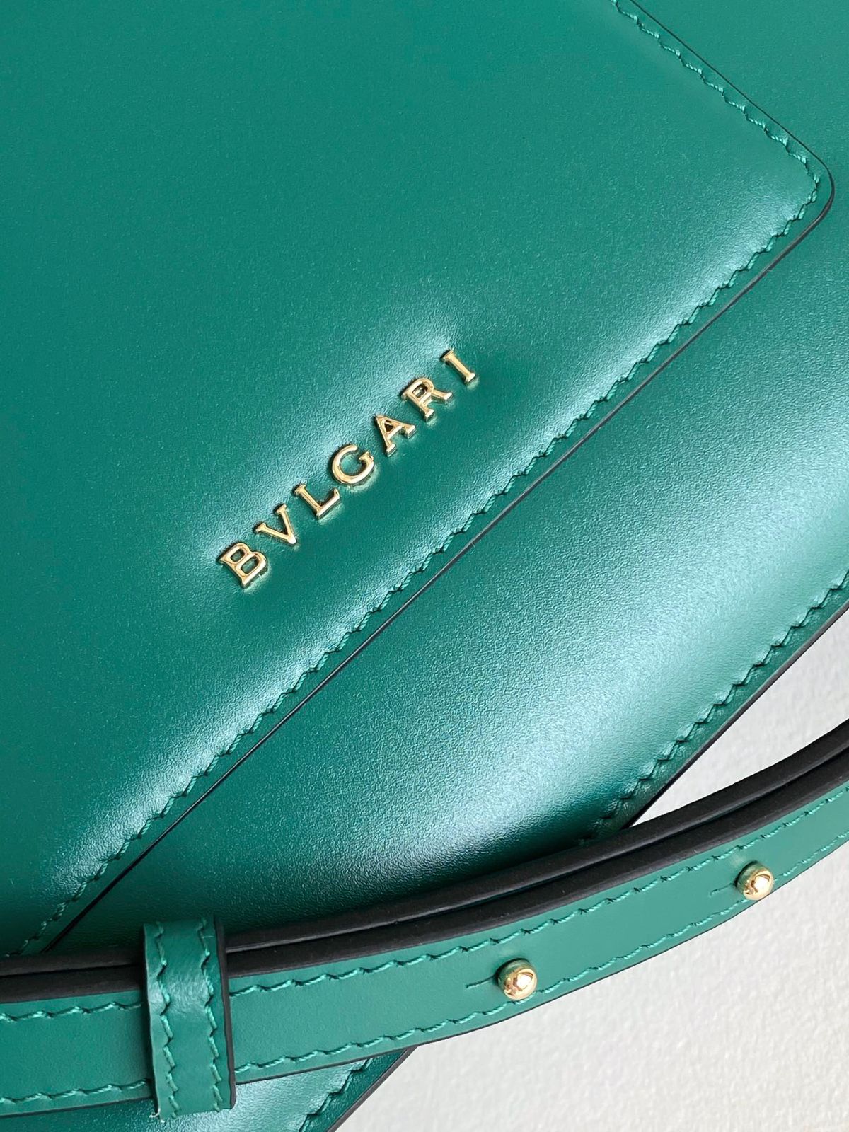 Medium Serpenti Forever Top-handle Bag in Leather