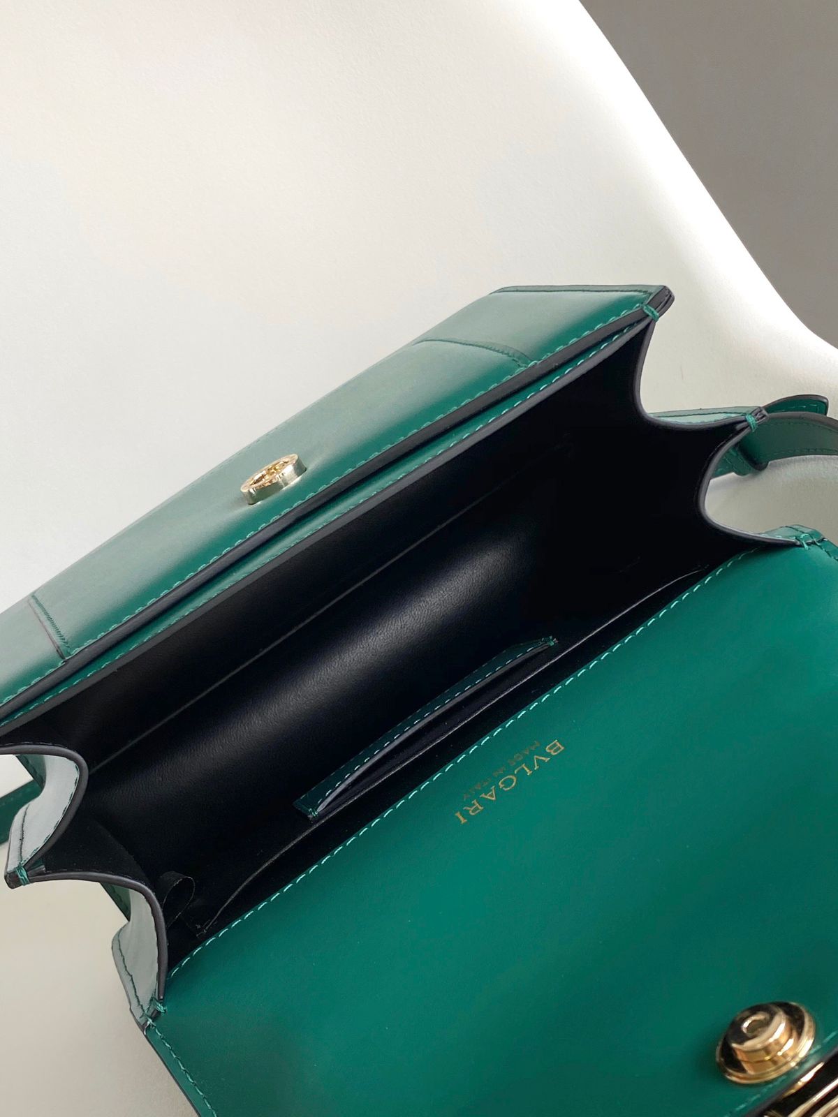 Medium Serpenti Forever Top-handle Bag in Leather
