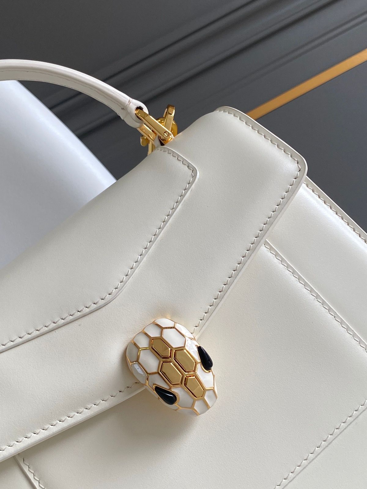 Medium Serpenti Forever Top-handle Bag in Leather