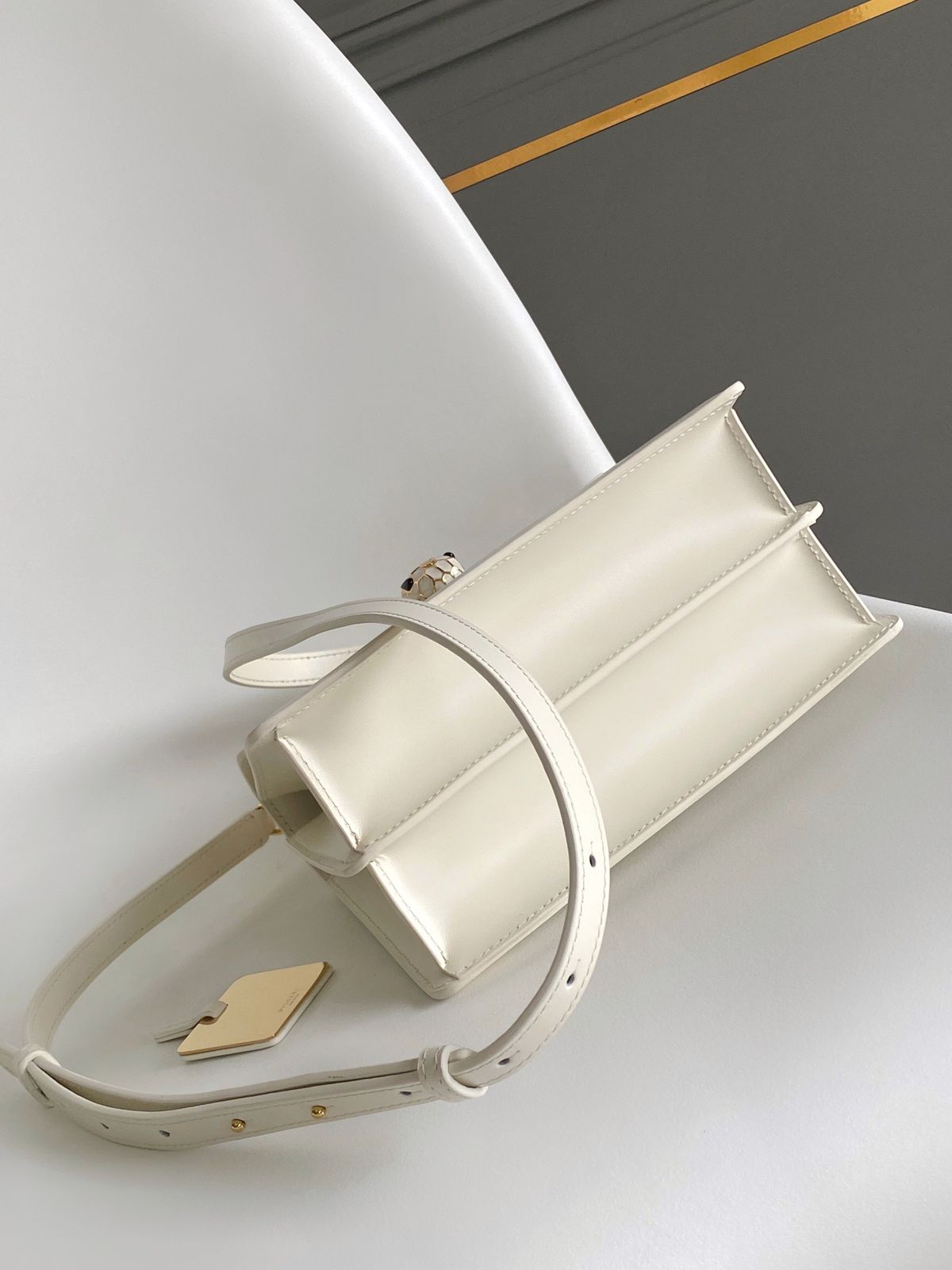 Medium Serpenti Forever Top-handle Bag in Leather
