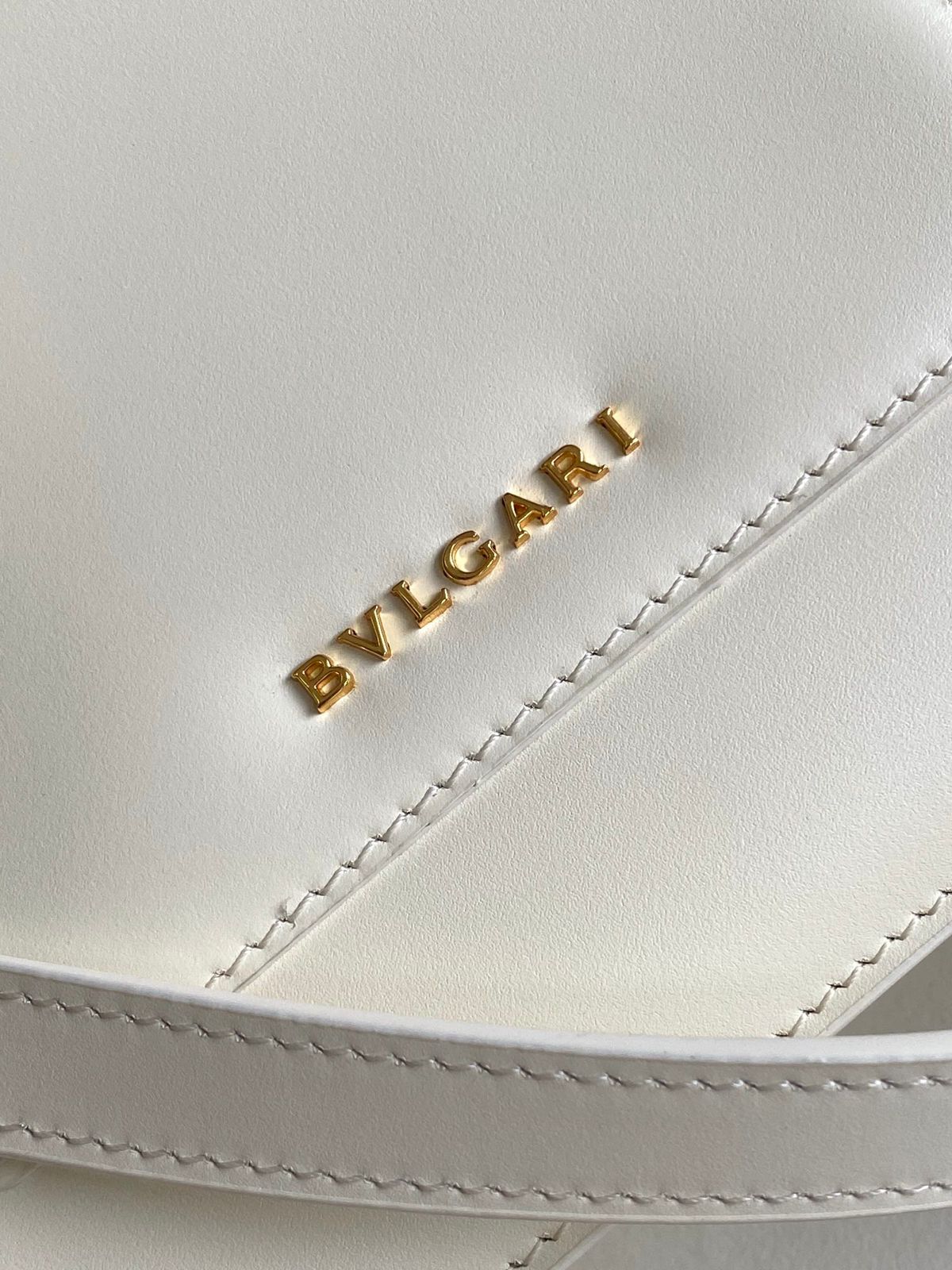 Medium Serpenti Forever Top-handle Bag in Leather