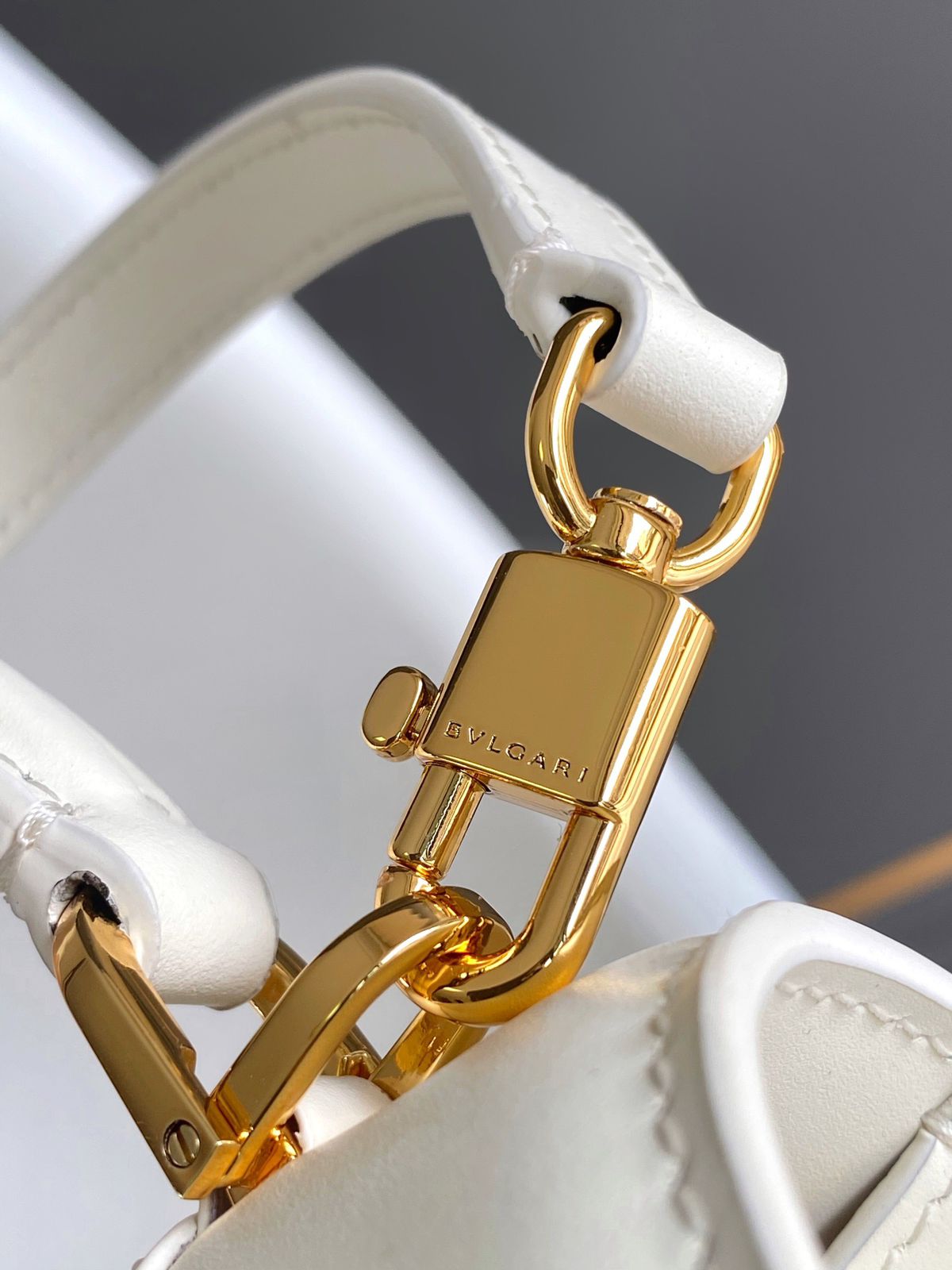 Medium Serpenti Forever Top-handle Bag in Leather