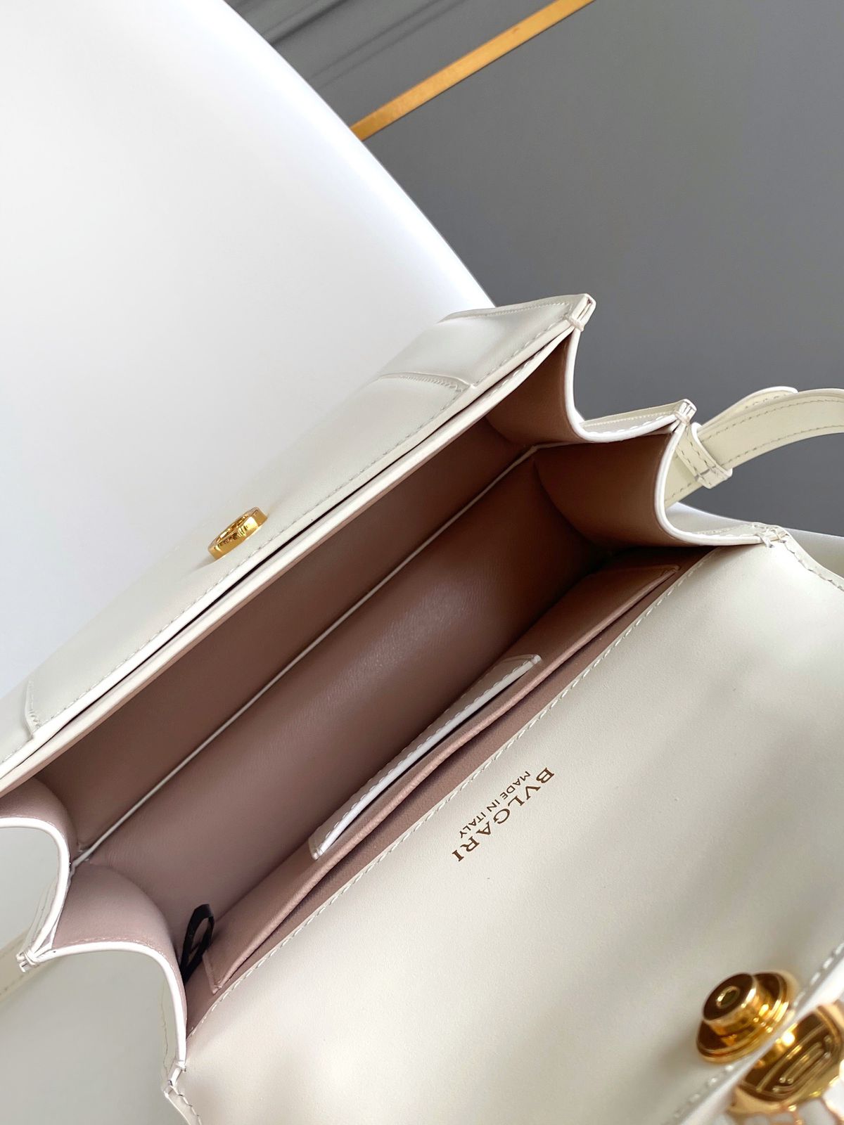 Medium Serpenti Forever Top-handle Bag in Leather