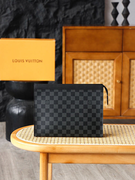 Pochette Monogram Canvas MM clutch bag