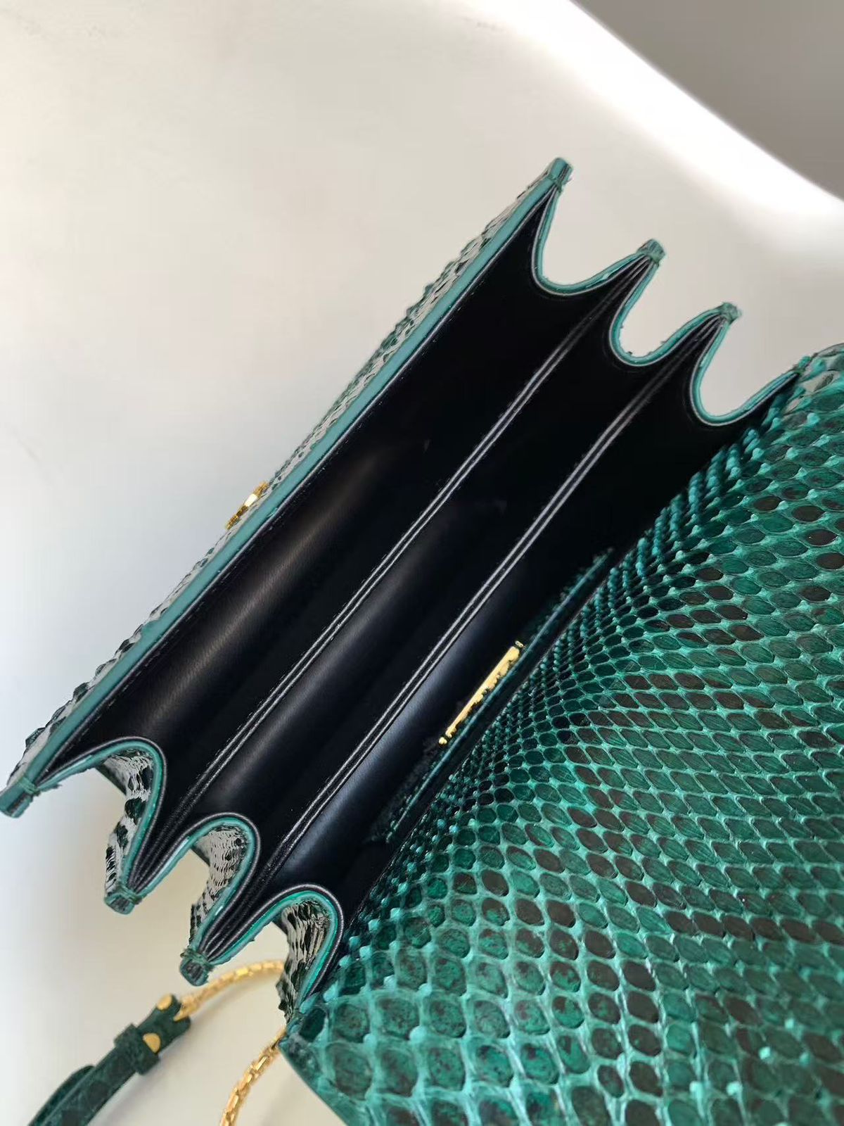 Green Serpenti Forever Top-Handle