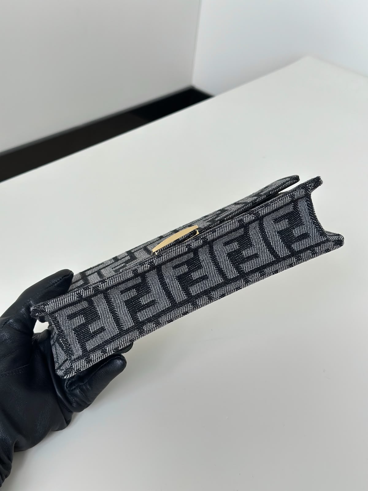 Flogo Cross Bag