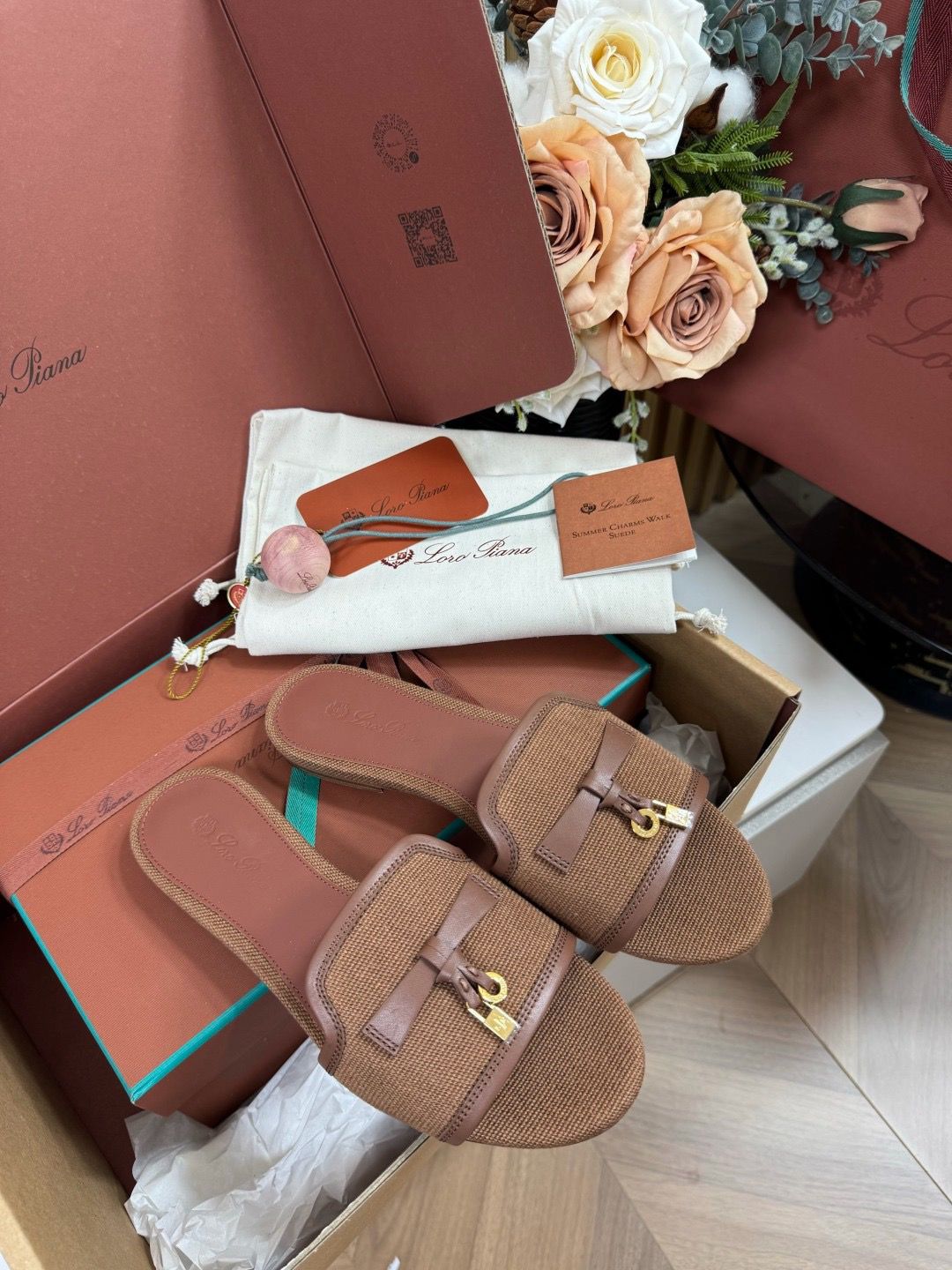 Loro orange summer charms