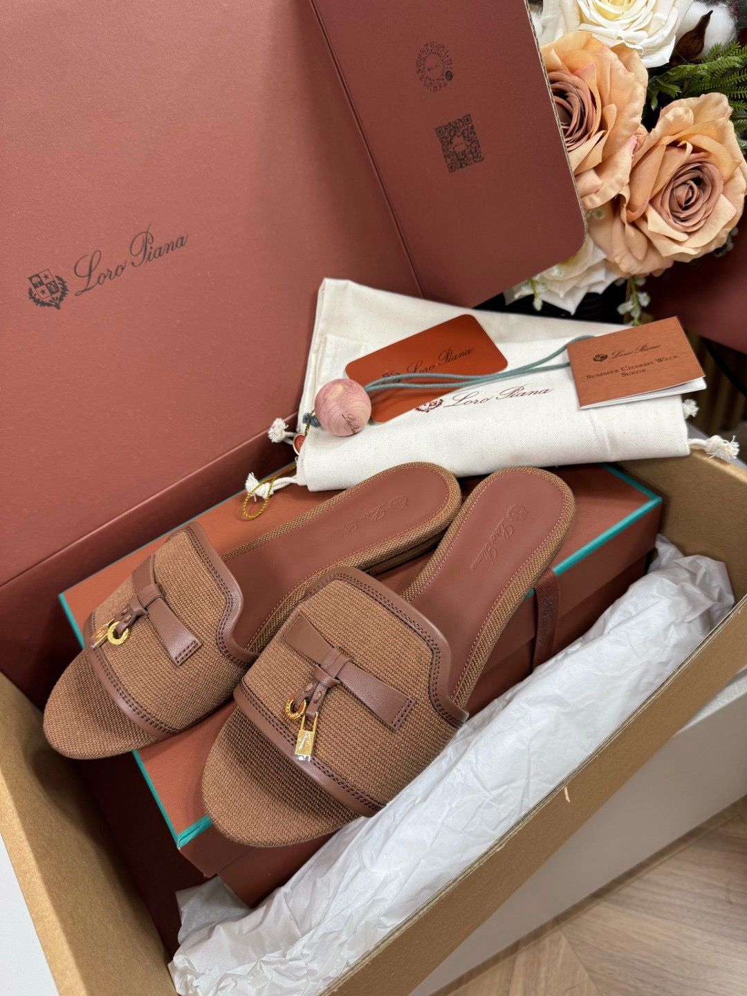 Loro orange summer charms