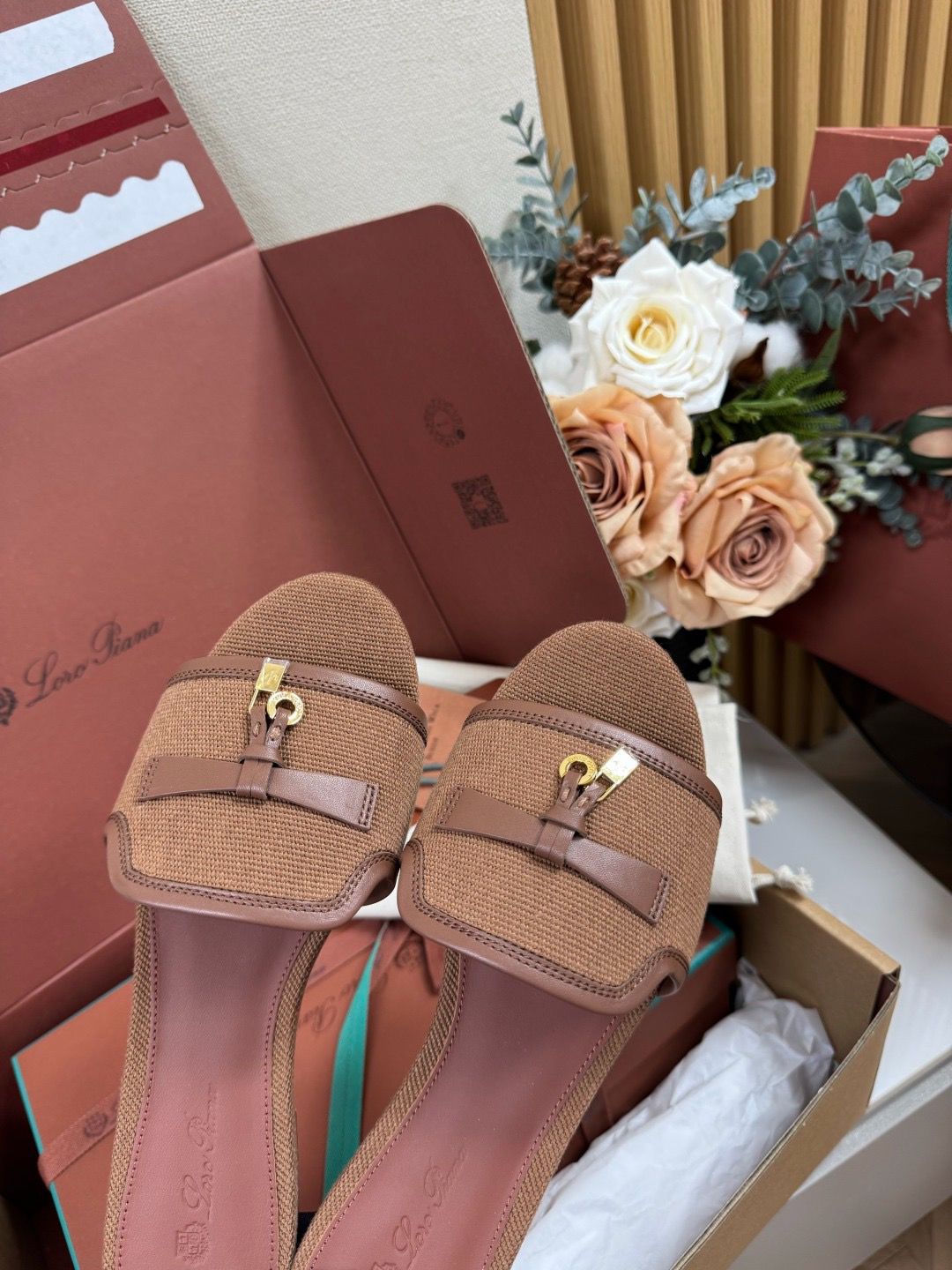 Loro orange summer charms