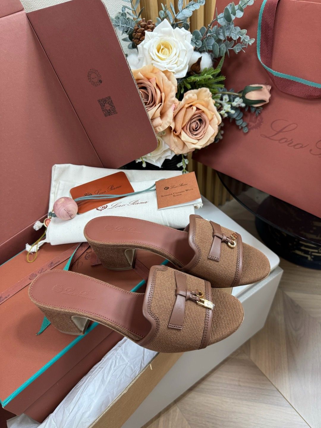 Loro orange summer charms
