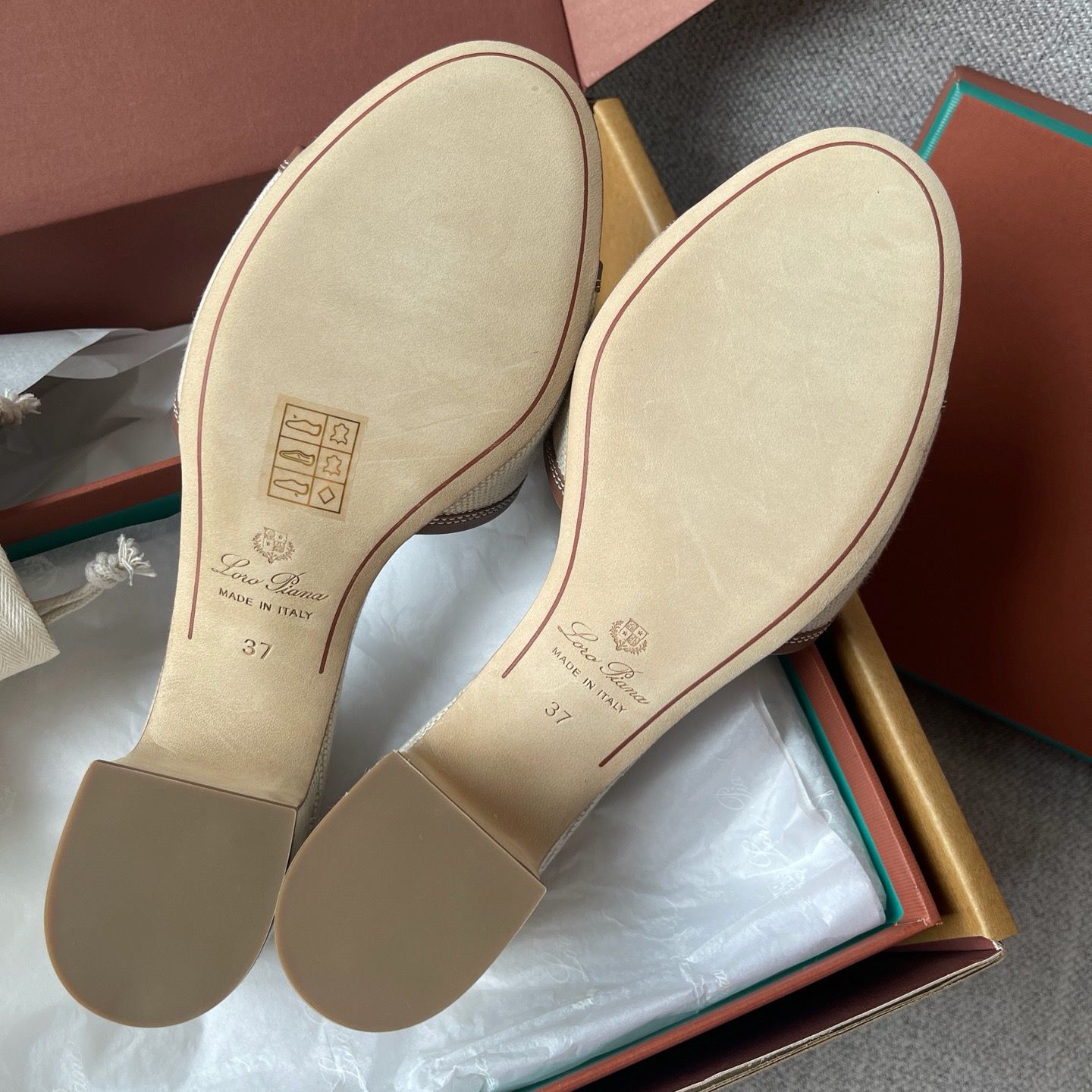 Loro Summer Charms Heels