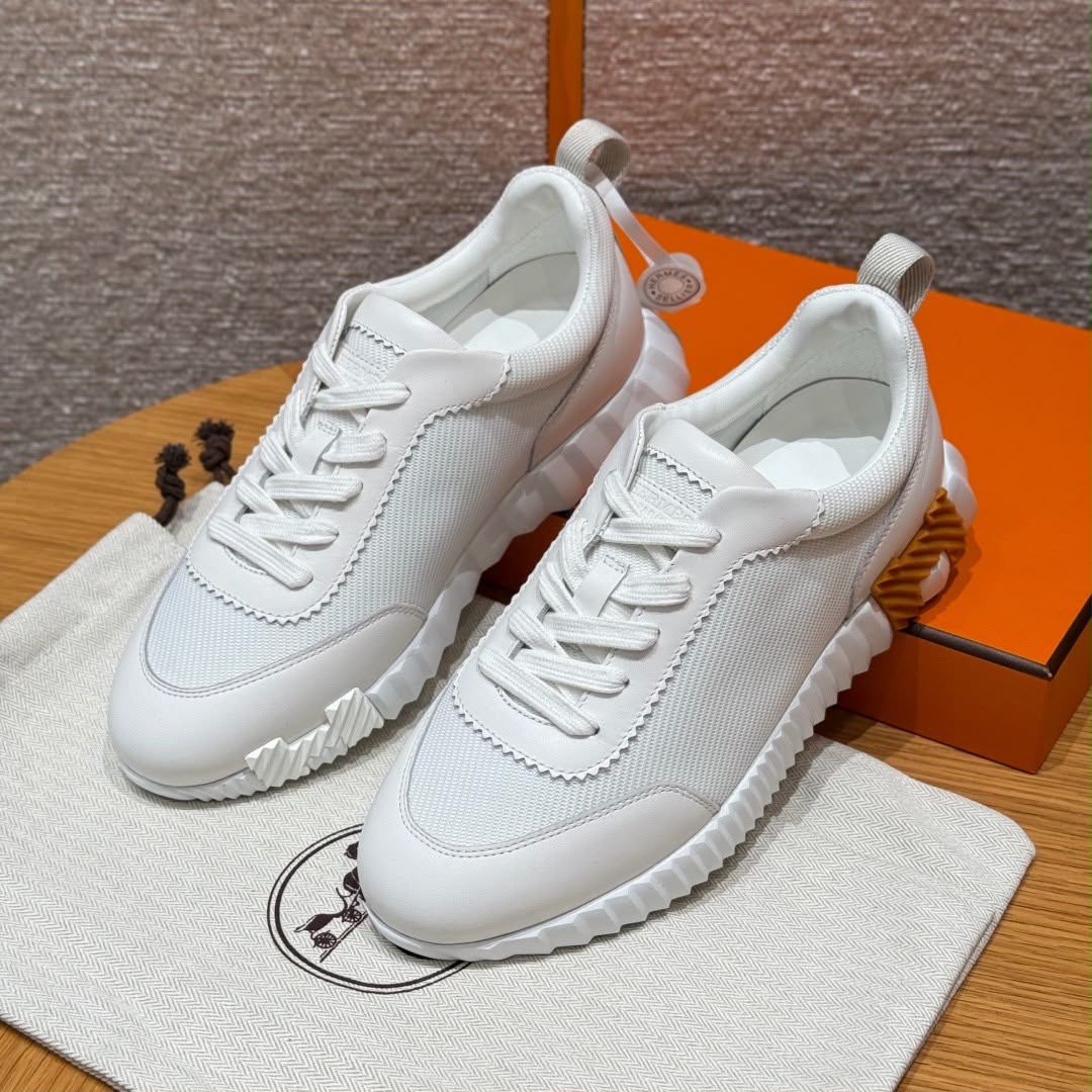 BOUNCING SNEAKER