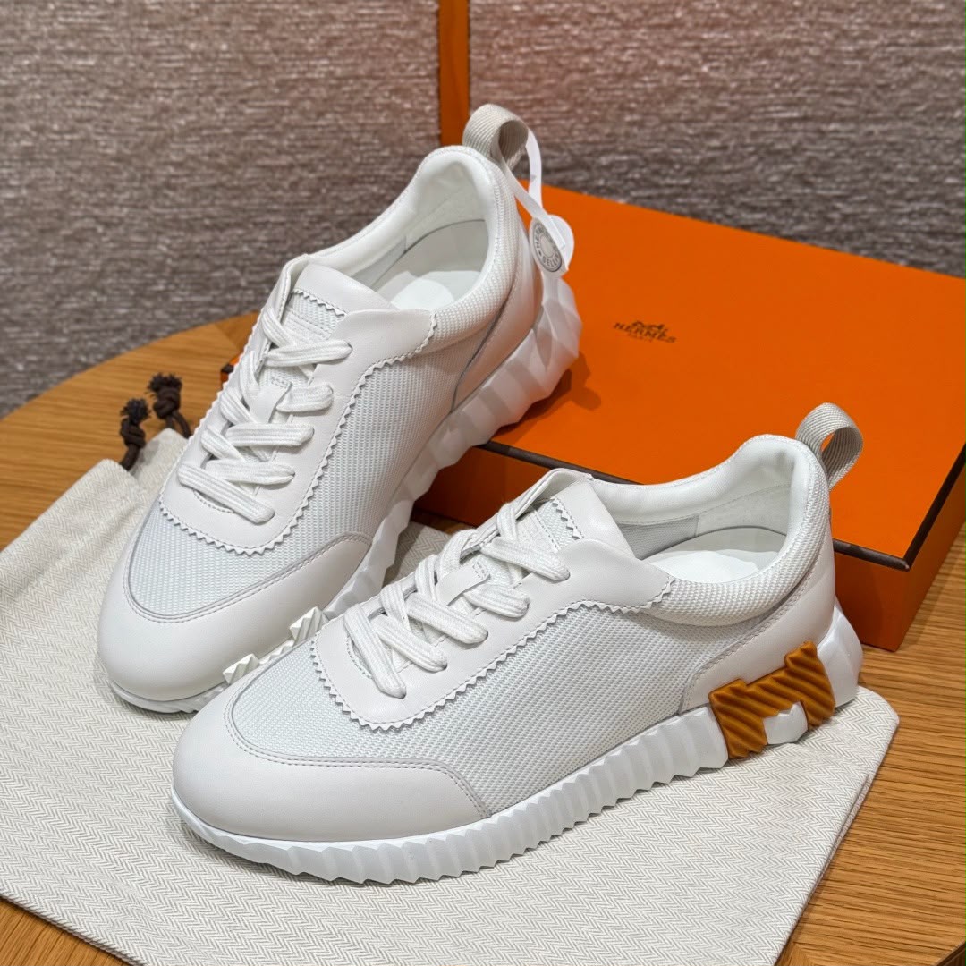 BOUNCING SNEAKER