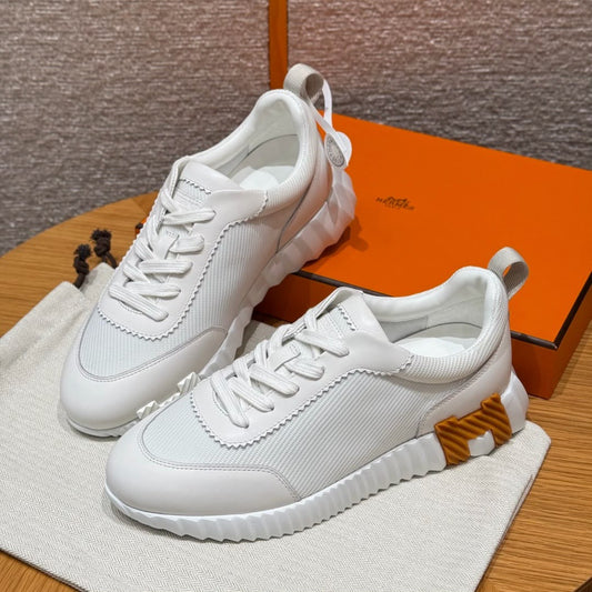 BOUNCING SNEAKER