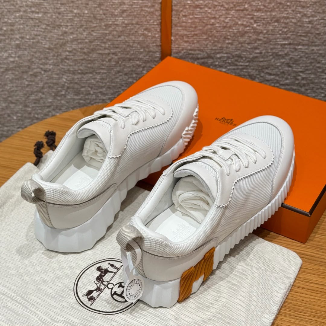 BOUNCING SNEAKER
