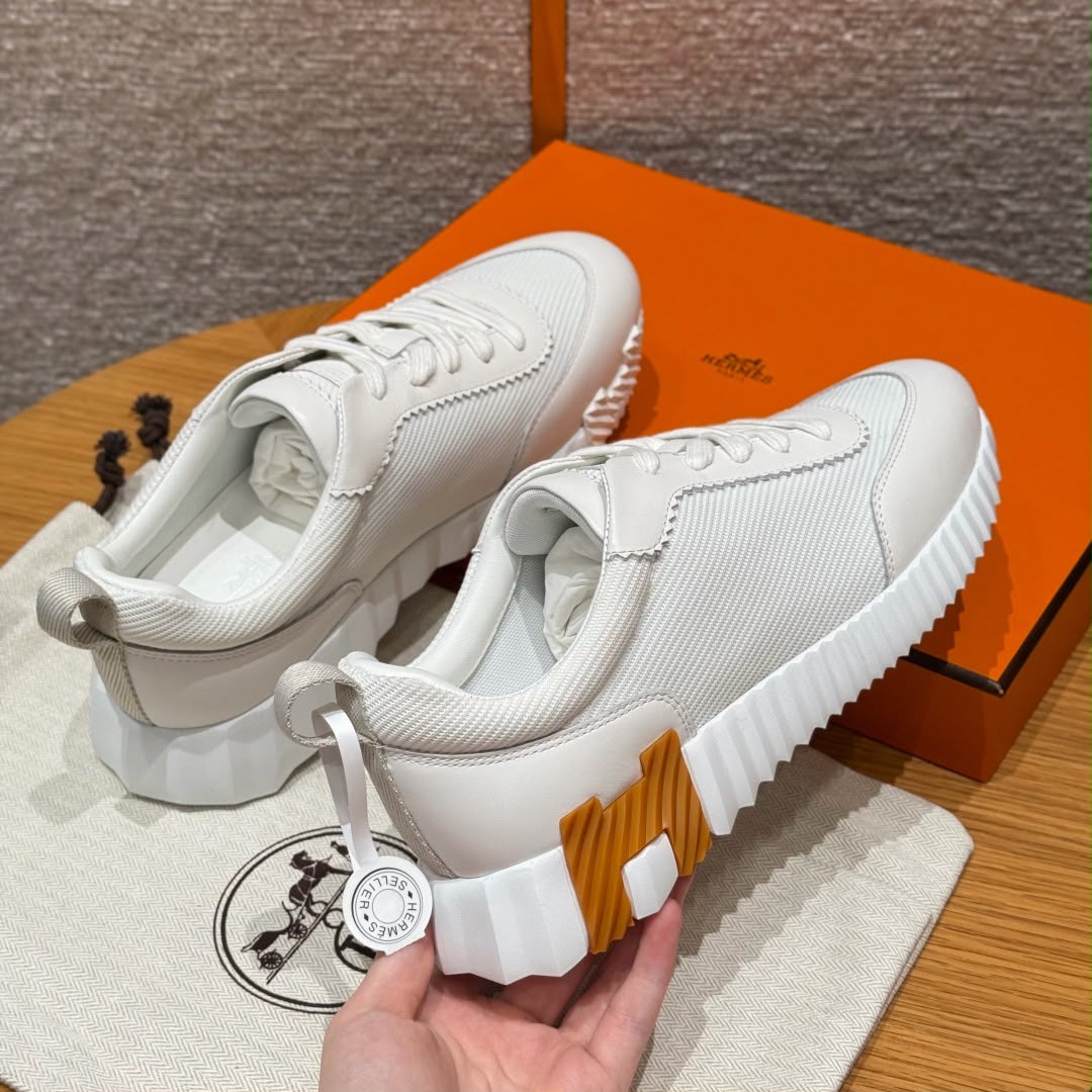 BOUNCING SNEAKER