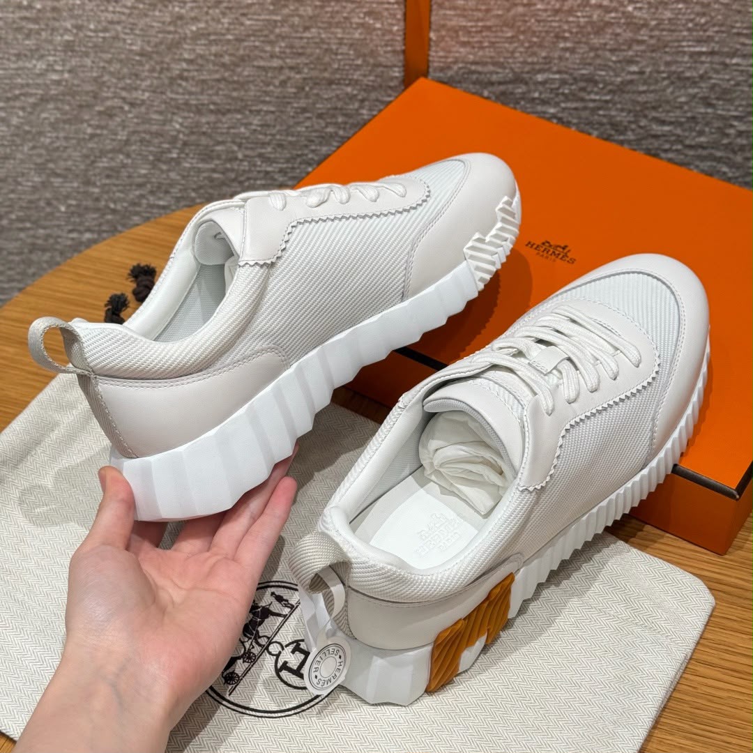 BOUNCING SNEAKER