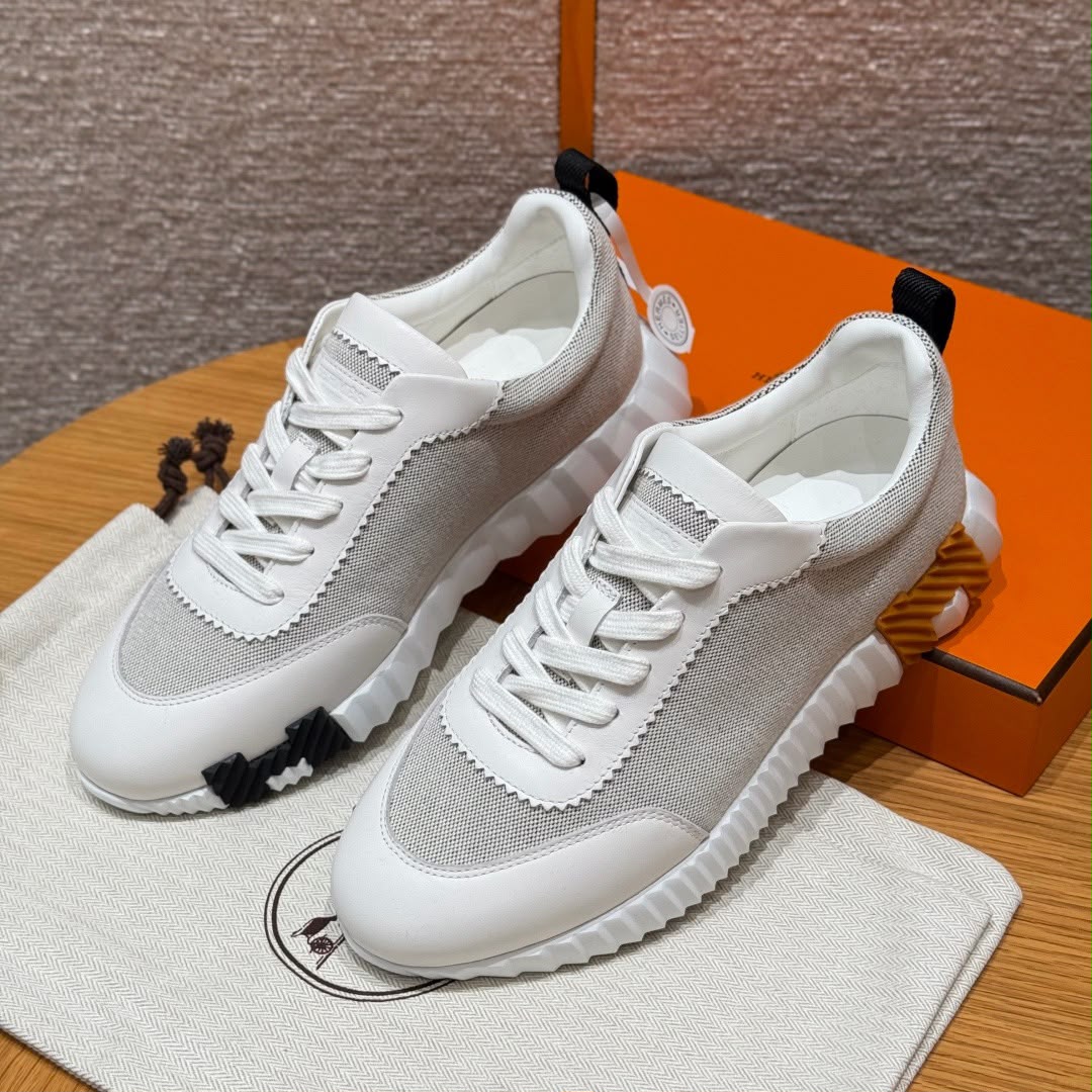 BOUNCING SNEAKER