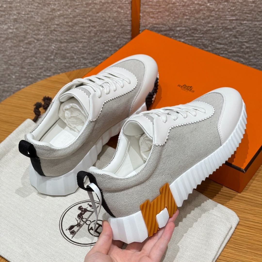 BOUNCING SNEAKER