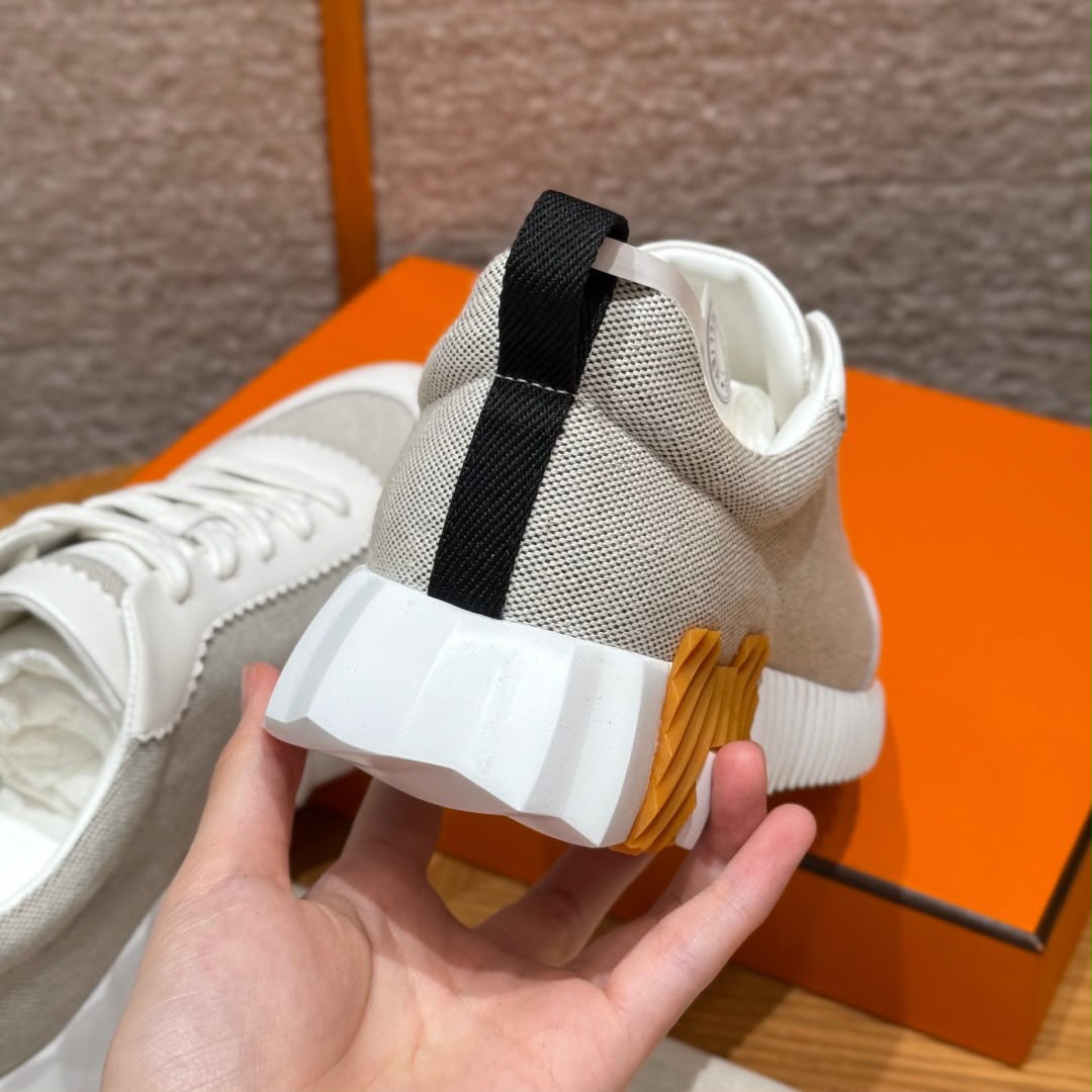 BOUNCING SNEAKER
