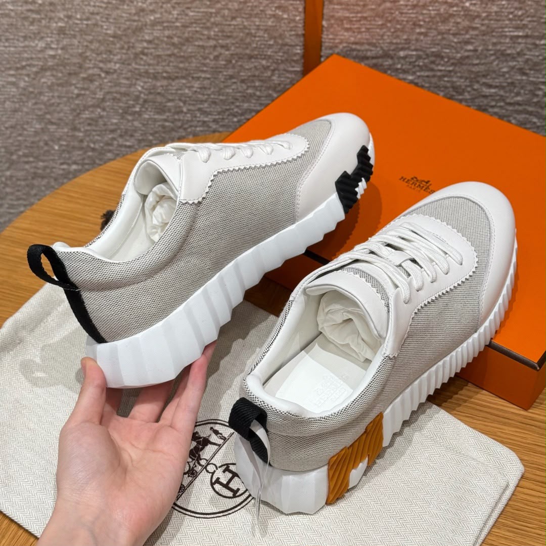 BOUNCING SNEAKER