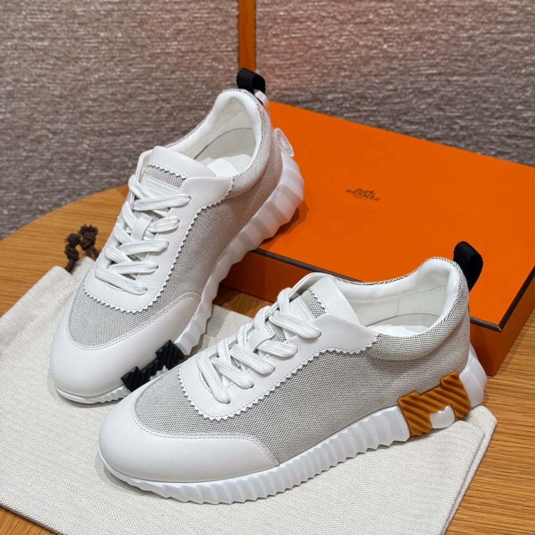 BOUNCING SNEAKER