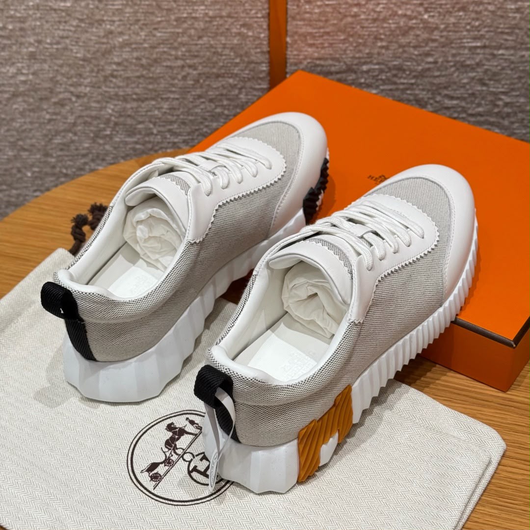 BOUNCING SNEAKER