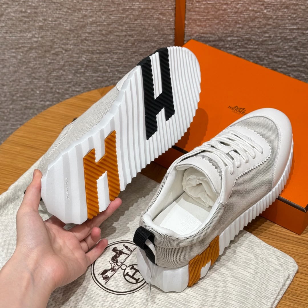 BOUNCING SNEAKER