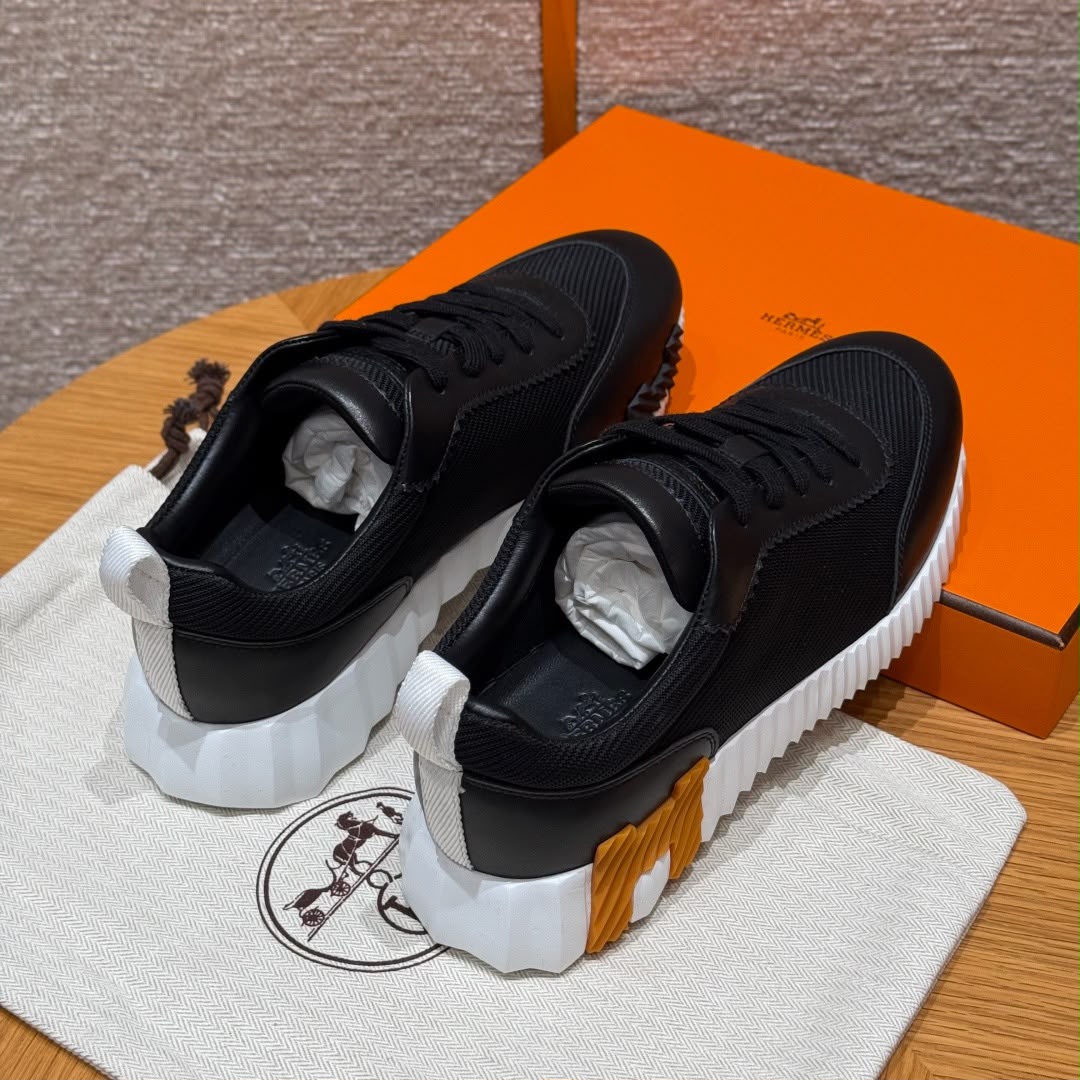 BOUNCING SNEAKER