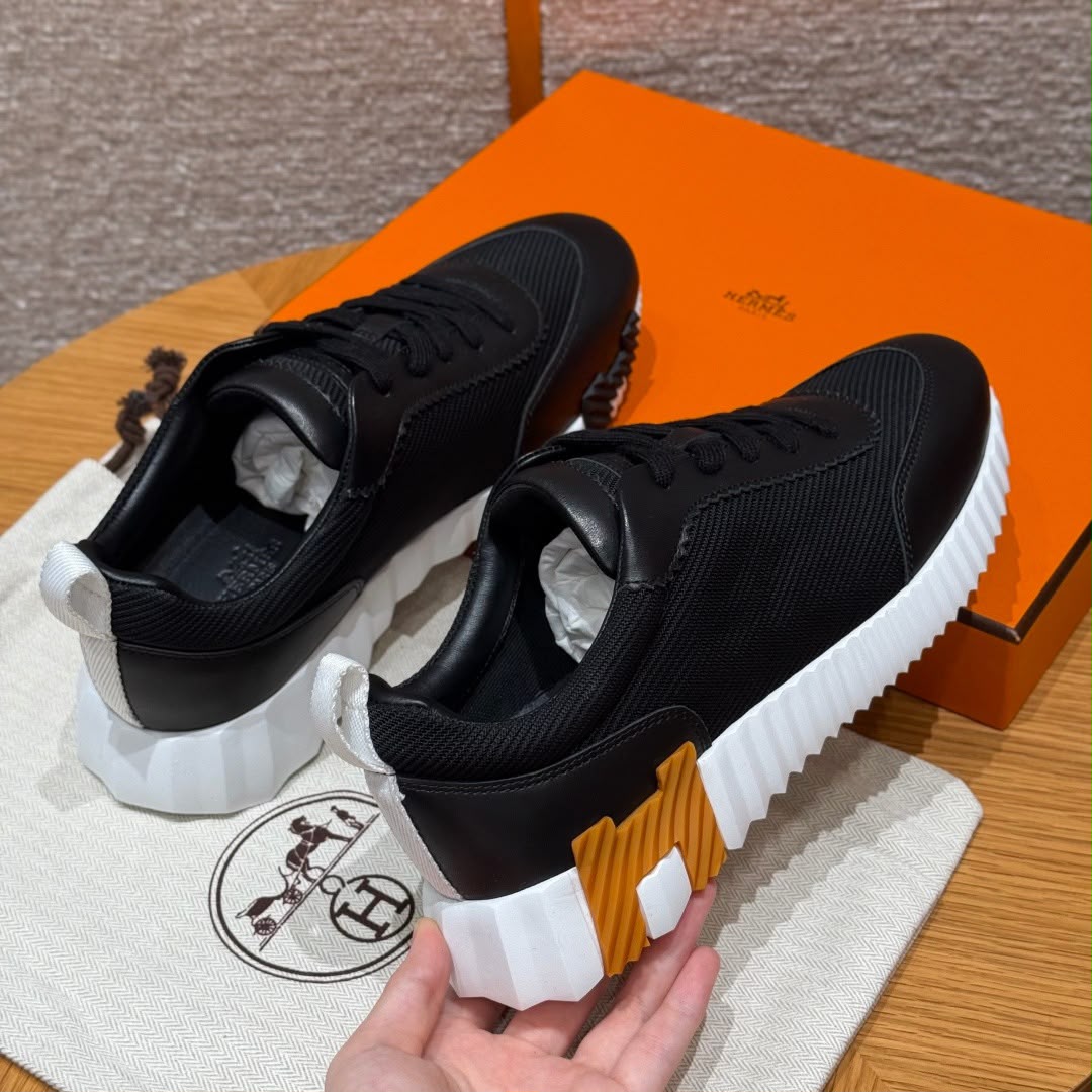 BOUNCING SNEAKER