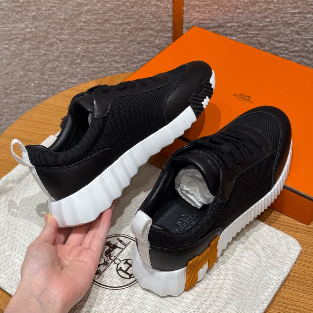 BOUNCING SNEAKER
